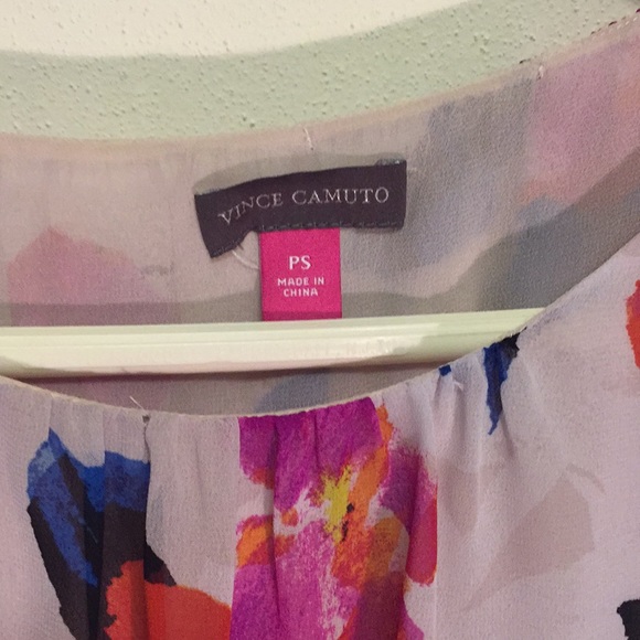 Vince Camuto Petite Floral Rendezvous Batwing - Picture 3 of 8